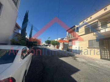 CASA EN VENTA FRACC JARDINES DE SANTIAGO, PRECIO INCLUYE GASTOS DE ESCRITURACIÓN