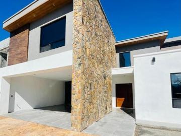 CASA EN VENTA FRACC. LA JOYA ARTEAGA