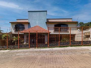 Casa en Venta. Fracc. Real Tetela. Lomas de Ahautlan. Cuernavaca, Morelos