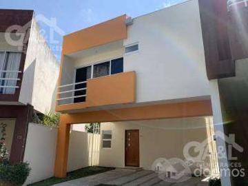 Casa en Venta Fraccionamiento Villa Montana con Jardin 3 dormitorios 178 m2