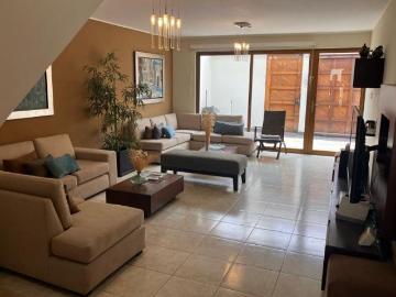 Casa en venta frente a parque