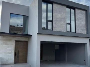 Casa en Venta frente a parque Altozano $5,650,000