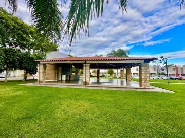 CASA EN VENTA FRENTE A PARQUE EN LORETO SANTA ANITA