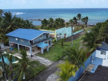 Casa en venta frente al mar, Colón