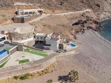 CASA EN VENTA FRENTE AL MAR EN SAN CARLOS