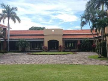 CASA EN VENTA FRENTE AL RIO EN PLAYA DE VACAS