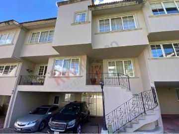 Casa en Venta. Hacienda de las Palmas. Interlomas