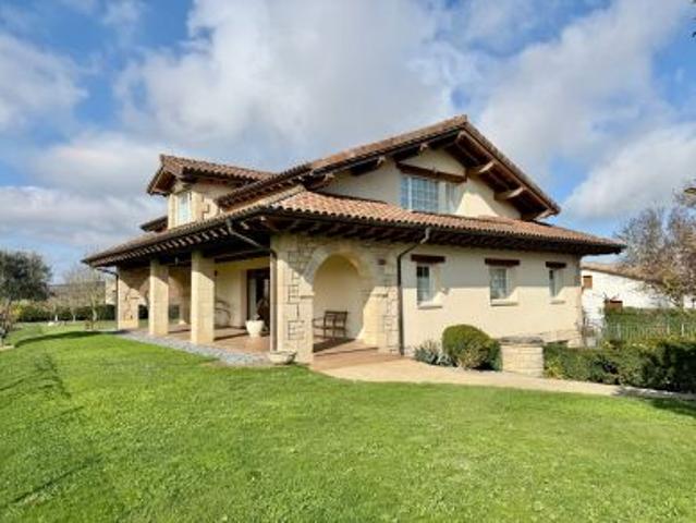 Casa en venta HIJONA