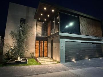 Casa en venta Jardines del Campestre | Nuevo precio. Acabados de Lujo