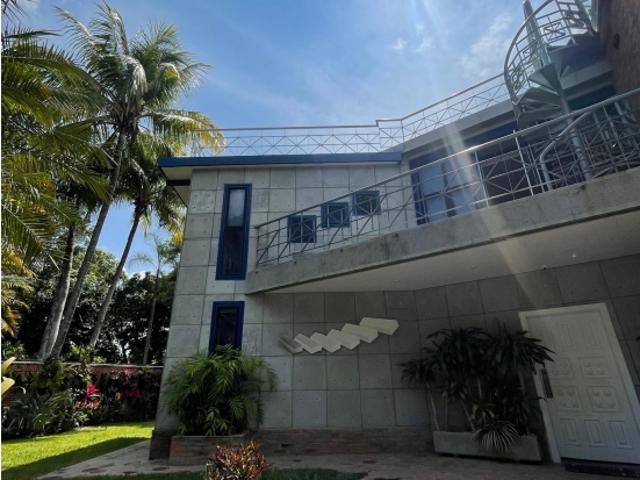 CASA EN VENTA LA FLORESTA