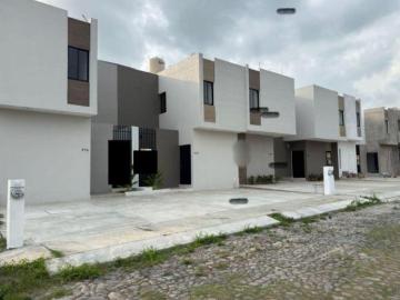 Casa en venta La Joya 2 rec. en Villa de Álvarez Col. con gran jardín y a una cuadra Av Pablo Silva