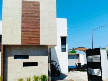 CASA EN VENTA LAGOS DE ZIR?NDARO