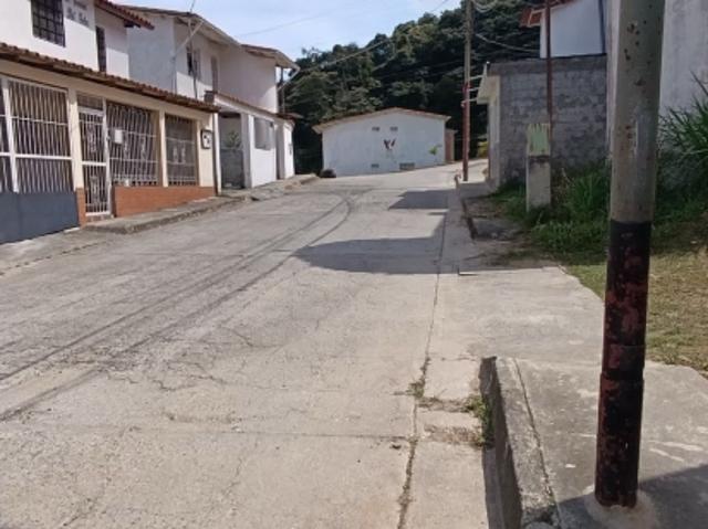 Casa en venta Lagunetica 180 Mts 7 hab 4 baños 2 p/e