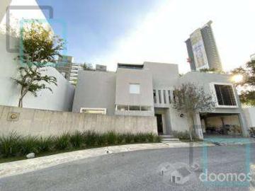 CASA EN VENTA LAS MONTANAS ZONA VALLE PONIENTE SANTA CATARINA 3 dormitorios 314 m2