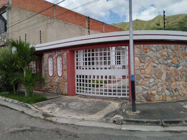 CASA EN VENTA LOMAS DE LA ESMERALDA, SAN DIEGO EDO CARABOBO AG 7041236