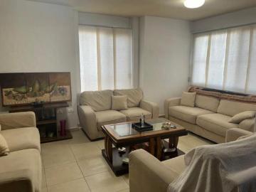Casa en Venta – Lomas del Roble, San Nicolás