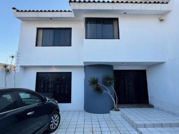 Casa En Venta a UNA cuadra De La Salle Bajío, en Lomas del Sol León Guanajuato