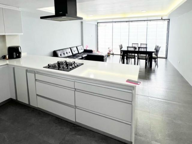 CASA EN VENTA LOS ROBLES
