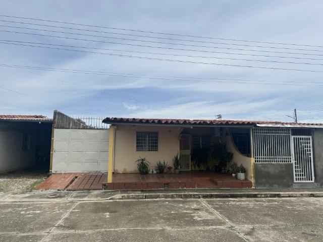 Casa en Venta Los Robles Acarigua, zona Sur