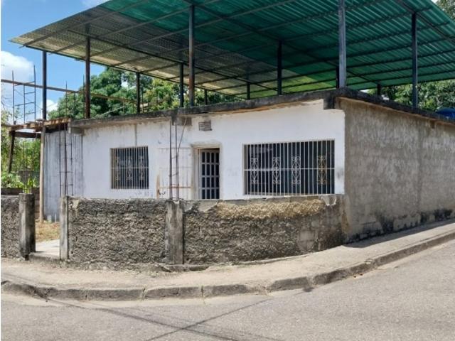 Casa en Venta para remodelar en Tacarigua de Mamporal