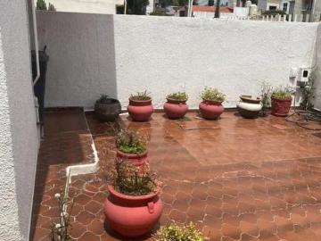 Casa en venta para remodelar en Valle Dorado