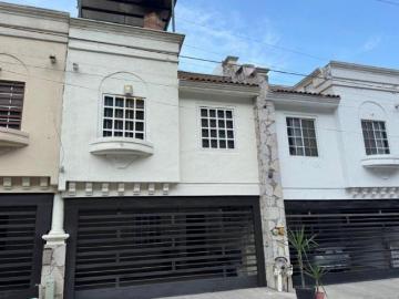 Casa en Venta – Pedregal de la Huasteca
