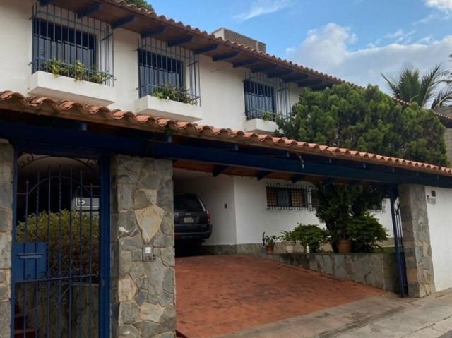 CASA EN VENTA PRADOS DEL ESTE, calle cerrada. T:1200m2, C:650m2