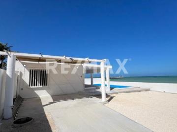 Casa en venta primera fila de playa, de una planta y alberca, Chuburna Puerto. 4