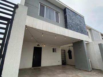 CASA EN VENTA, PRIVADA KEBANA