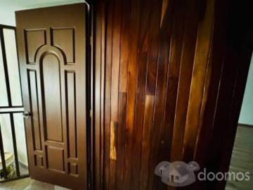 CASA EN VENTA REMODELADA 49 PONIENTE A PIE DE CALLE SOBRE AVENIDA COMERCIAL