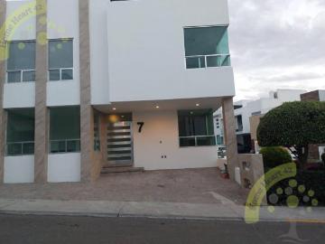 Casa en venta renta en Centro Sur Claustros de las Misiones II Queretaro frente Central Park