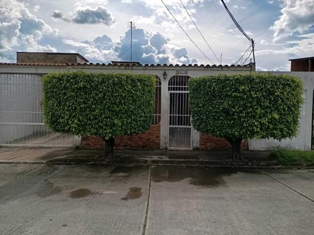 Casa en Venta Res. Los Cardones, Tocuyito JGH 9259101