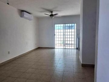 CASA EN VENTA RESIDENCIAL ISLA AZUL AVENIDA HUAYACAN Y BLVD COLOSIO CANCUN CON 3 RECÁMARAS