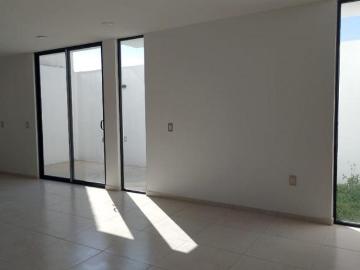 CASA EN VENTA RESIDENCIAL PLATINUM CUENTA CON ROOF GARDEN CON PERGOLA Y EQUIPADA