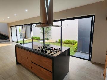 Casa en Venta salida P?tzcuaro Fraccionamiento Privado con caseta de vigilancia y ?reas verdes