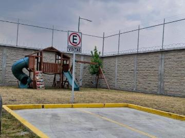 Casa nueva en San Mateo Atenco, zona Esmeralda, con roof