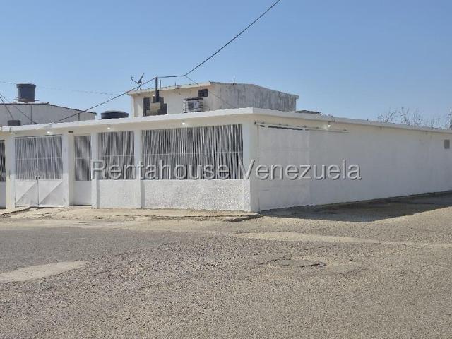 Casa en venta Sector Doña Emilia Los Cactus Punto Fijo, Falcón. Venezuela. 26 19264