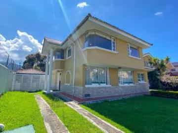 CASA EN VENTA SECTOR SAN GABRIEL VALLE 256M2