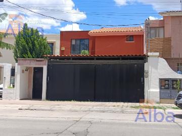 CASA EN VENTA SOBRE AVENIDA MONTE BLANCO, TROJES DE ORIENTE