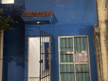 Casa en venta sobre avenida principal, Fraccionamiento Palma Real, ver