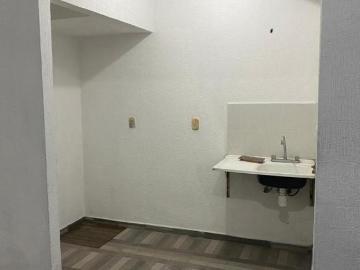 Casa en venta sobre avenida principal, Fraccionamiento Palma Real, ver