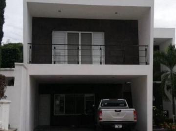 CASA EN VENTA TOTALMENTE AMUEBLADA Y EQUIPADA EN PRIVADA SAN CARLOS