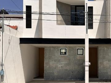 CASA EN VENTA UBICADA EN COLONIA BUGAMBILIAS, MERIDA