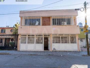 Casa en venta ubicada en Bugambilias de 5 habitaciones