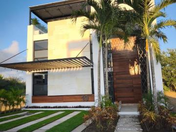 Casa en venta ubicada en el desarrollo turistico TAMARAN