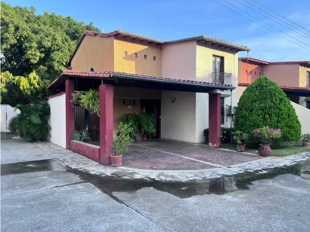 Casa en venta Urb. Casa de Campo