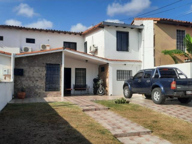 Casa en Venta Urb. Prados del Golf Cabudare IH 10037201