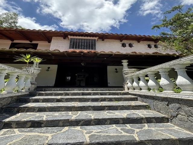 CASA EN VENTA URB SAN LUIS EL CAFETAL CALLE CERRADA