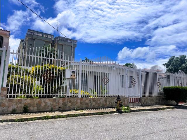 Casa en Venta Urbanización Fundalara Barquisimeto