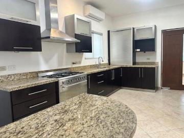 CASA EN VENTA VALLE/PRIVANZAS